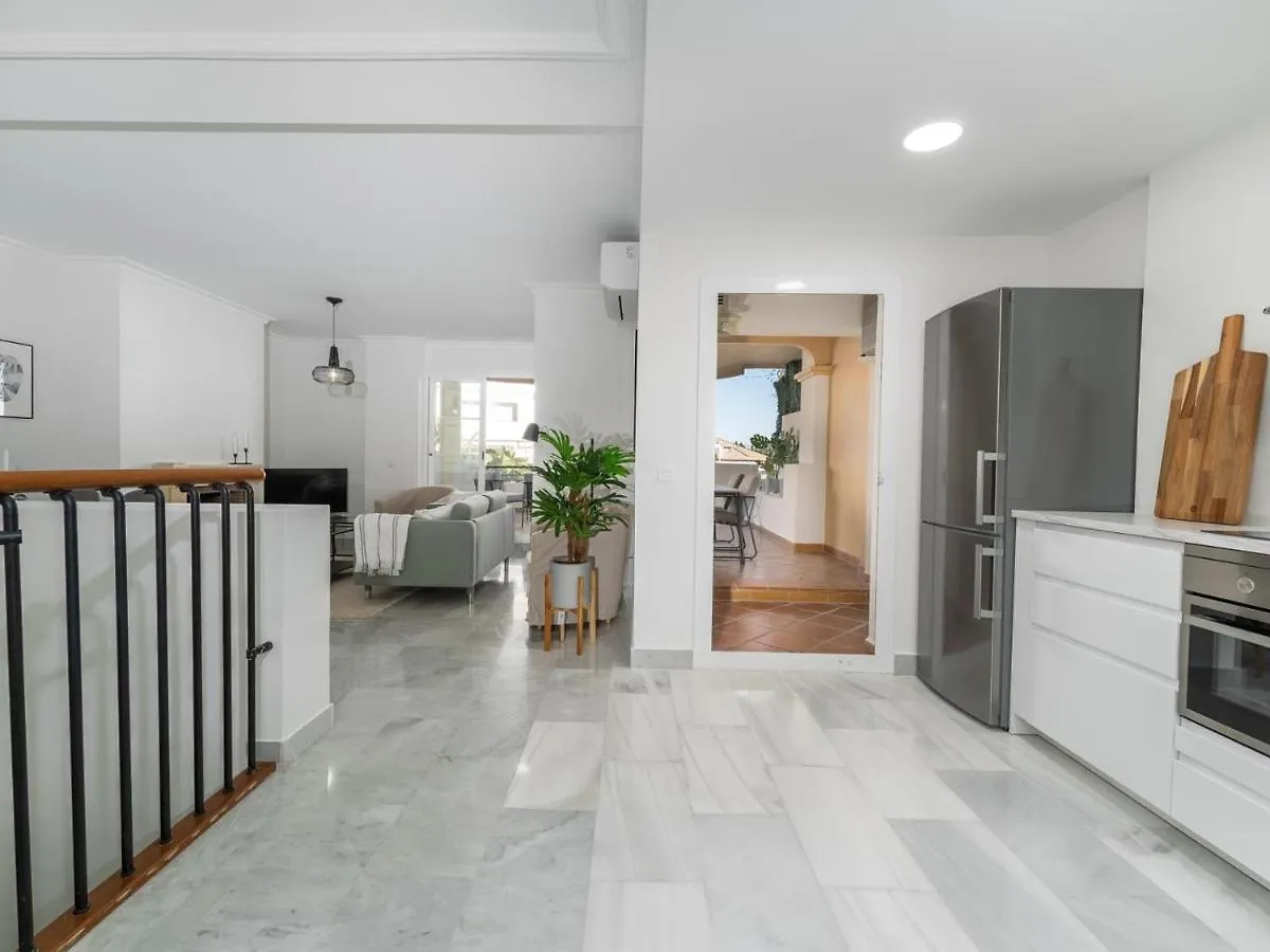 Senorio De Aloha 2 Bedroom Within Walking Distance To Puerto Banus 마르베야