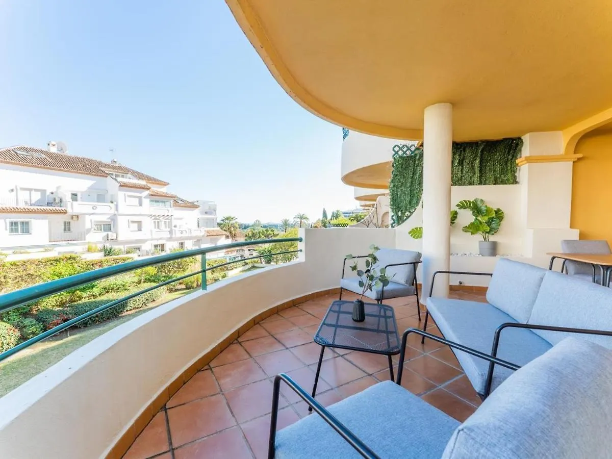 Senorio De Aloha 2 Bedroom Within Walking Distance To Puerto Banus Marbella
