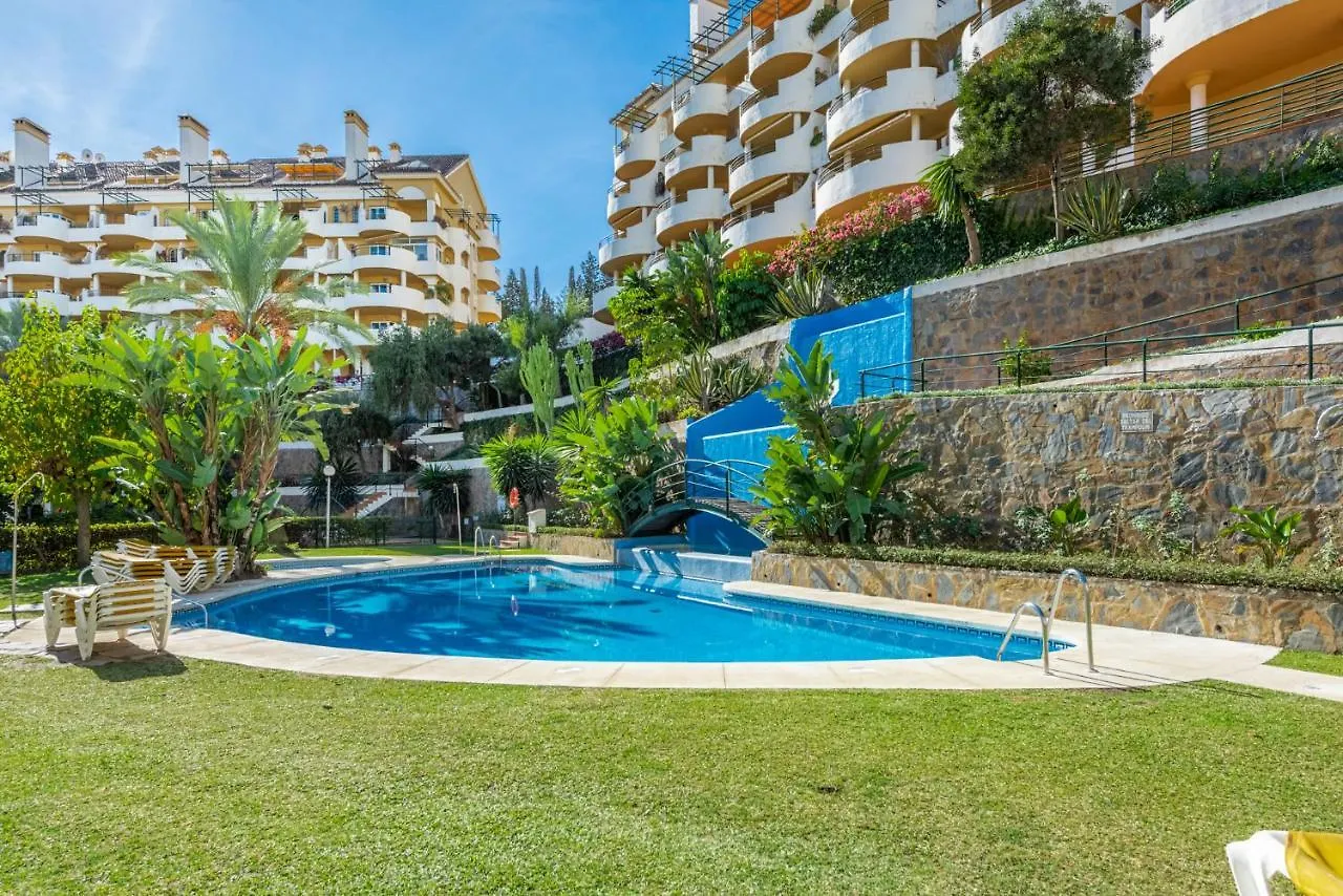 Senorio De Aloha 2 Bedroom Within Walking Distance To Puerto Banus Marbella
