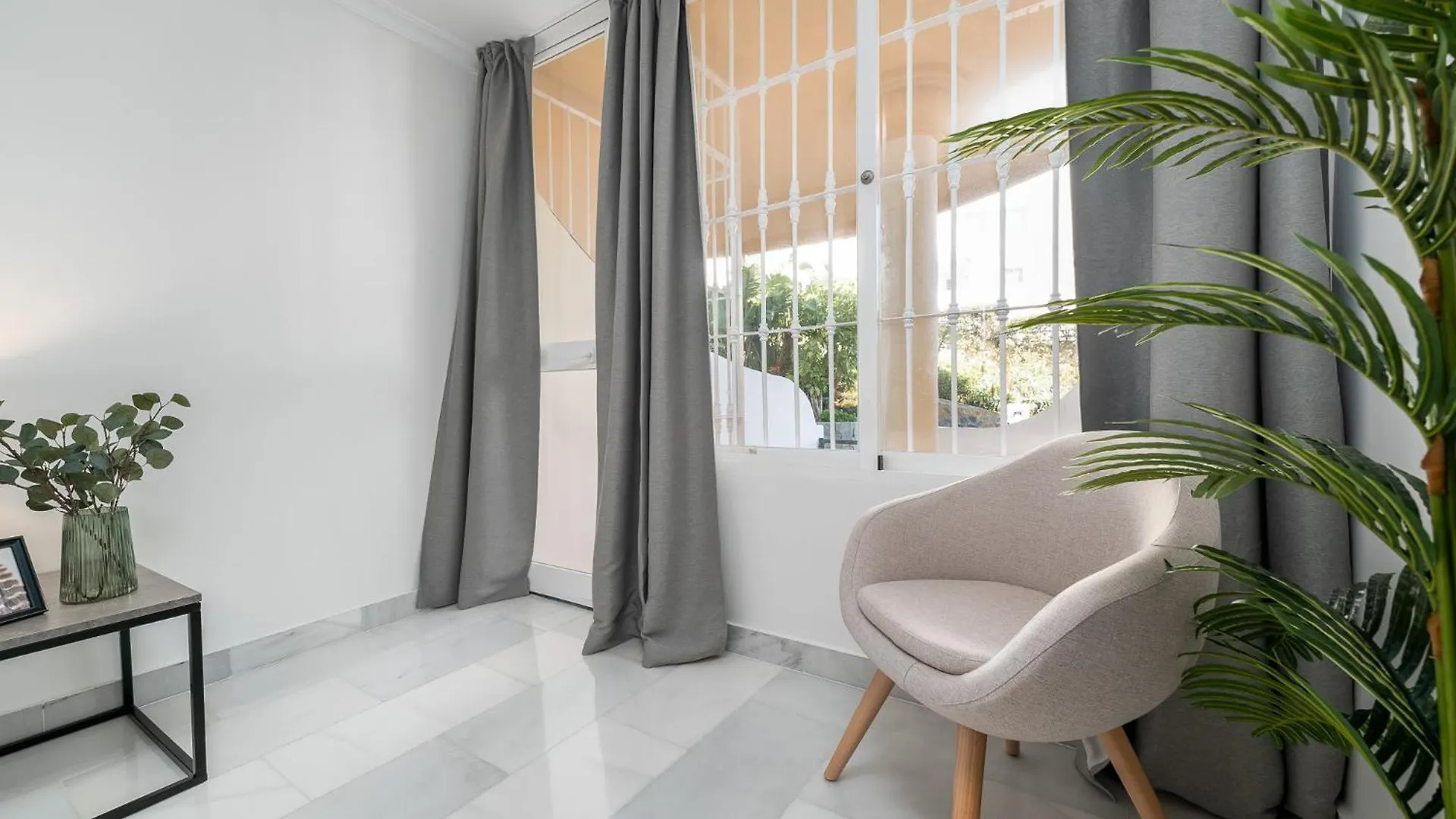Senorio De Aloha 2 Bedroom Within Walking Distance To Puerto Banus Marbella Appartement